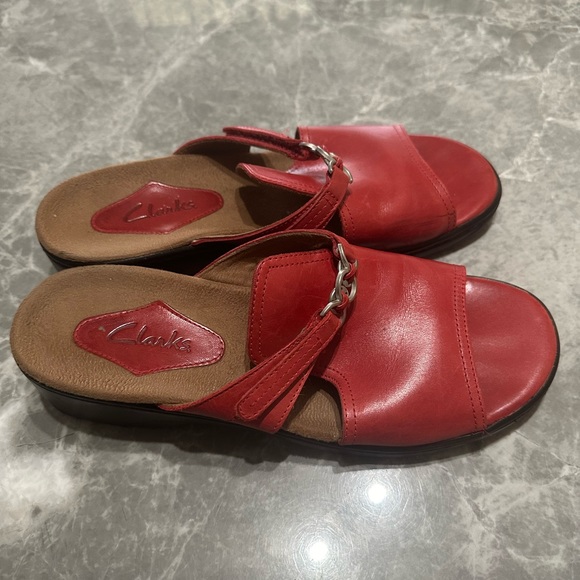 Clarks Womens Size 8.5 M Sandals Wedge Red Slides Brazil Leather Slide $109 - Picture 3 of 4